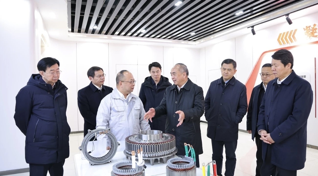 开足马力“赶订单”，奋力冲刺“开门红”  | 山东省委书记林武调研mg冰球突破鹤壁工厂新能源电驱动项目